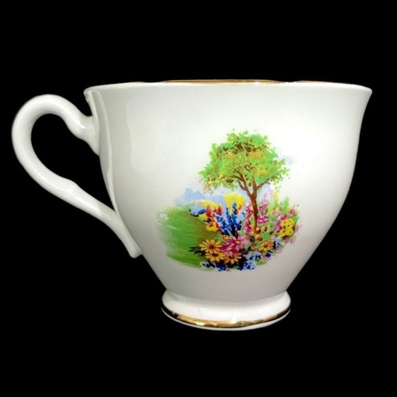 Vintage 1950s Crown Essex England Cottage Fine Bone China Teacup and Saucer Set - Picture 6 of 10